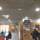 Punto de acceso WiFi en techo — roaming entre zonas en espacio compartido