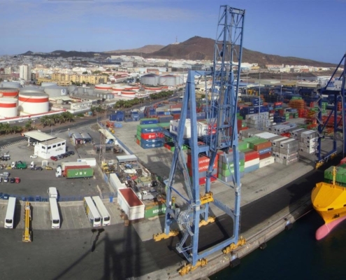 Muelle y zona de carga portuaria: accesos de vehículos donde se aplica lectura de matrículas